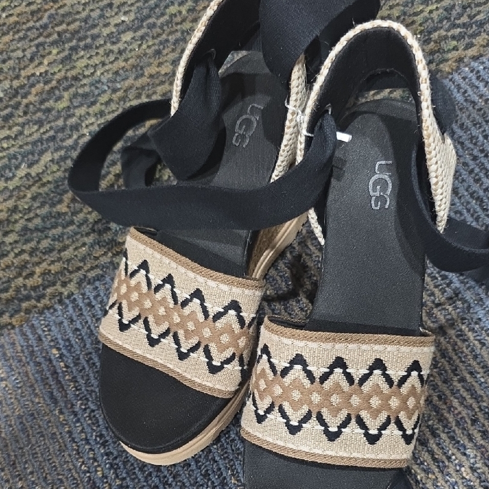 UGG Women's Black and Beige Patterned Sandals